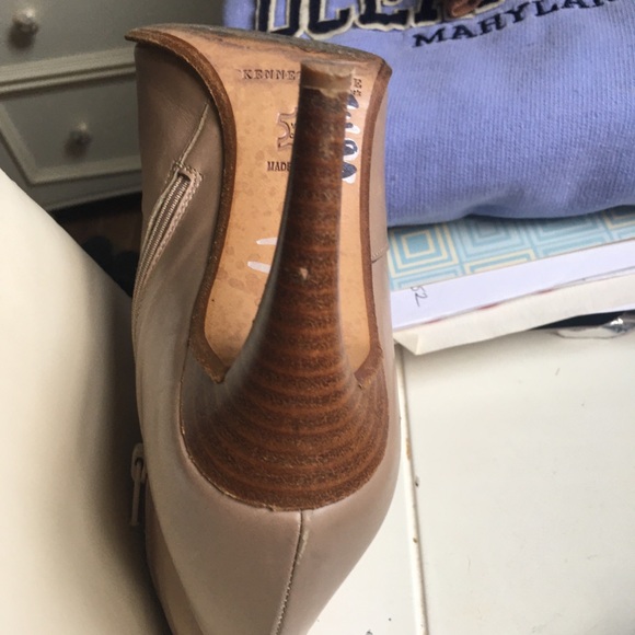 Stunning leather boots made in Italy for Kenneth Cole. Size 7 cream mauve - Picture 4 of 4